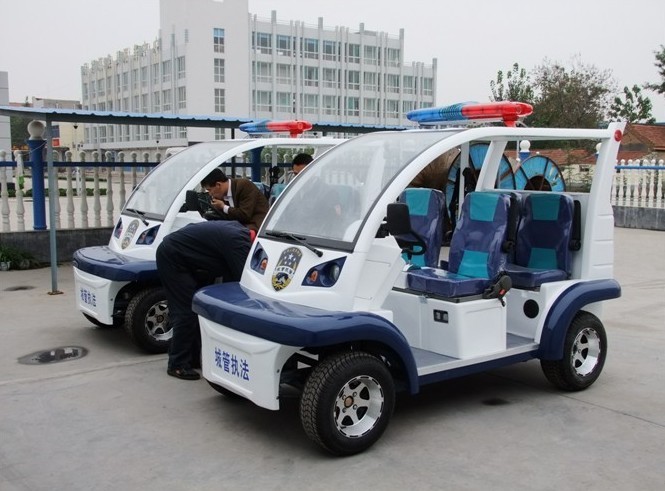 4座城管巡逻车