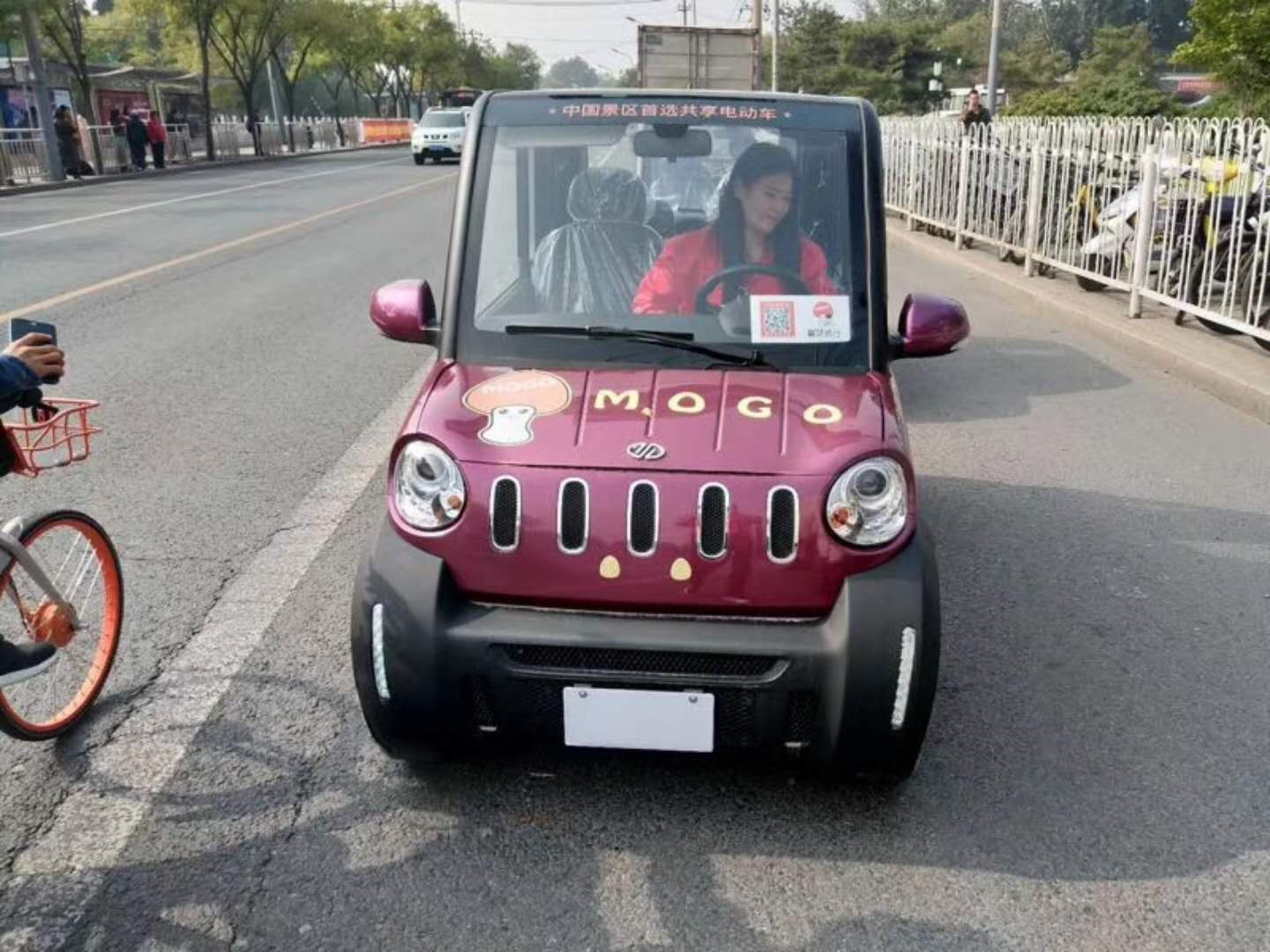 首批电动观光车进入景区运营